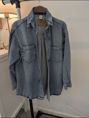 Light Wash Denim Button-Up Shirt - Blue